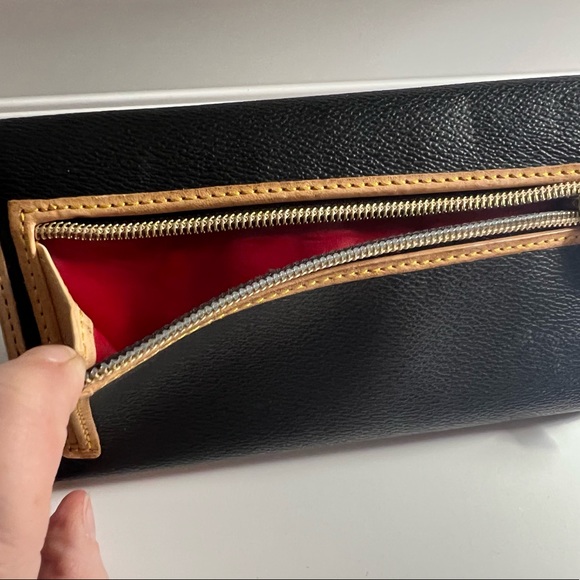 Black Dooney & Bourke Wallet - Picture 4 of 6